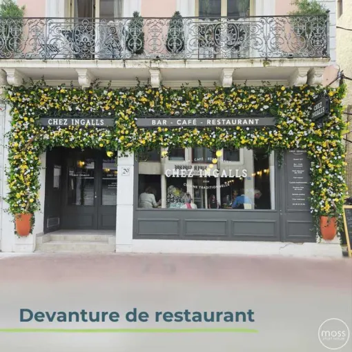 Une façade fleurie pour le restaurant Chez Ingalls, Lyon, MOSS SMART NATURE