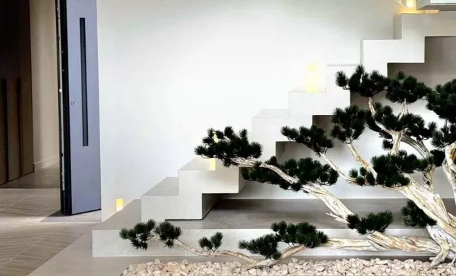 Aménagement floral intérieur avec un bonsaï semi-naturel au pied d'escalier à Saint-Genis-Laval, Lyon, MOSS SMART NATURE