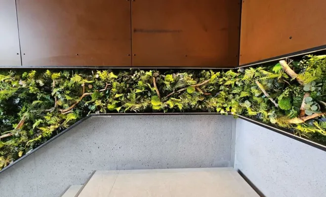 Un escalier mis en valeur : décoration végétale intérieur vers Genève, Lyon, MOSS SMART NATURE